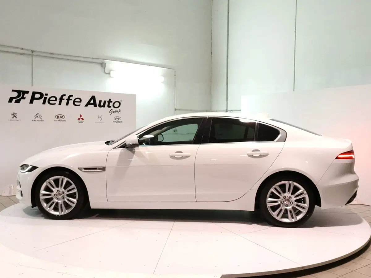 Jaguar XE usata a Teramo (2)