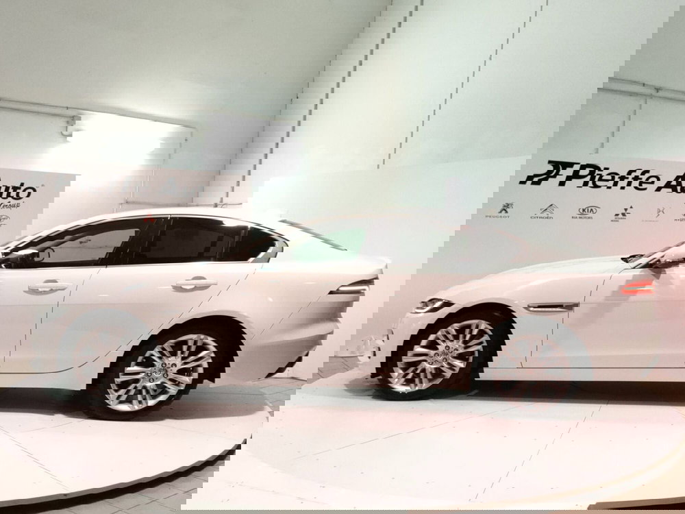 Jaguar XE usata a Teramo (2)