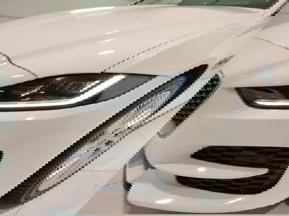 Jaguar XE usata a Teramo (9)