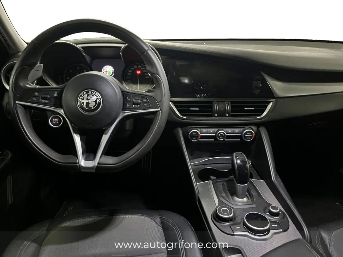 Alfa Romeo Giulia usata a Modena (10)