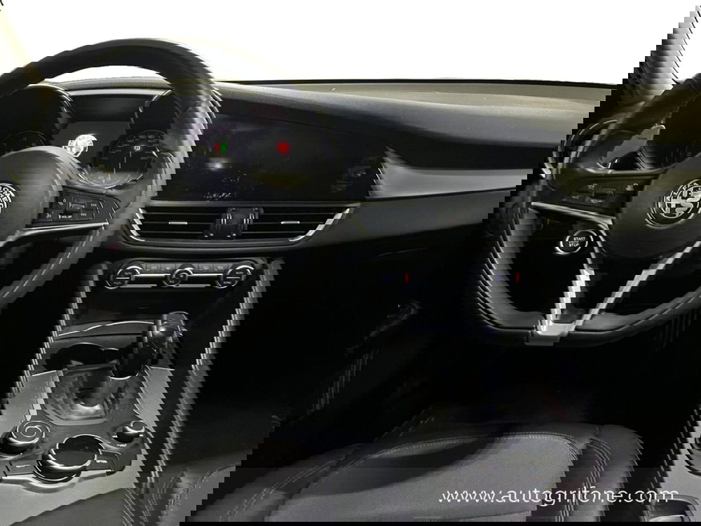 Alfa Romeo Giulia usata a Modena (10)