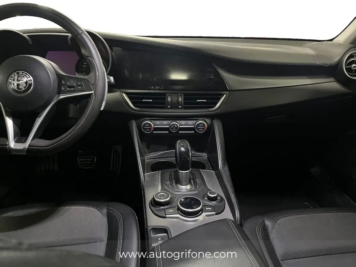 Alfa Romeo Giulia usata a Modena (11)