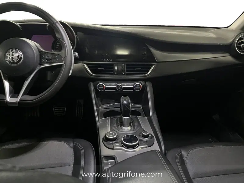 Alfa Romeo Giulia usata a Modena (11)