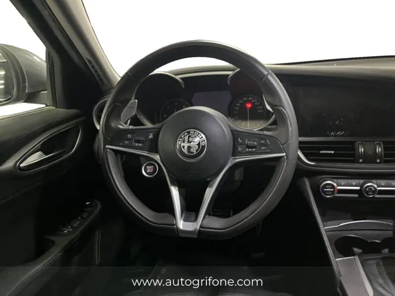 Alfa Romeo Giulia usata a Modena (12)