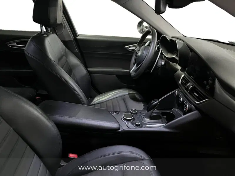 Alfa Romeo Giulia usata a Modena (15)