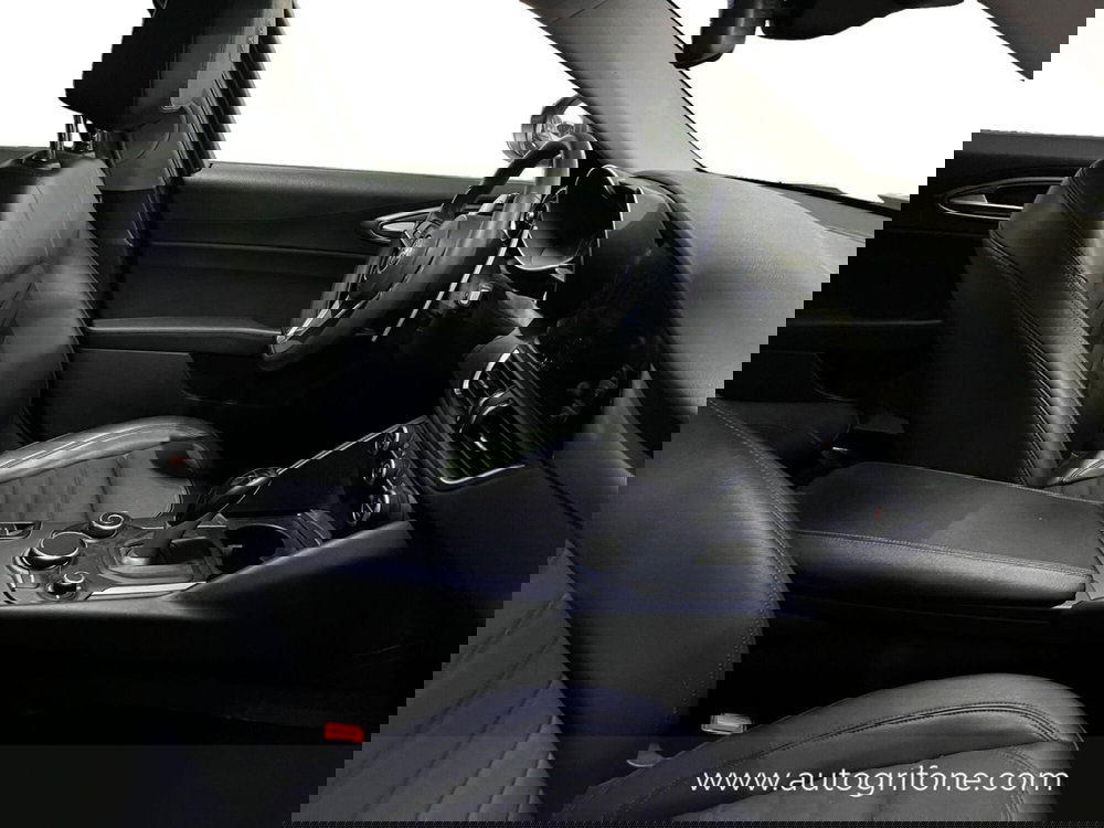 Alfa Romeo Giulia usata a Modena (15)