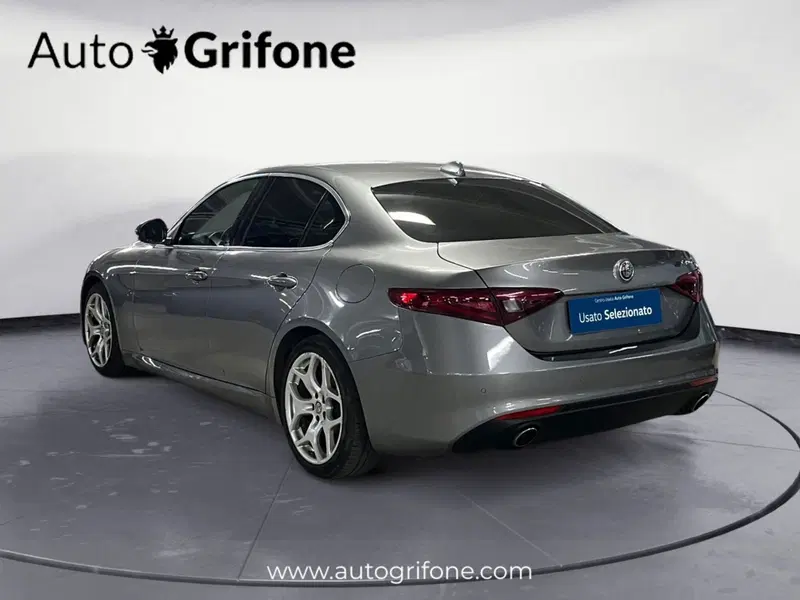 Alfa Romeo Giulia usata a Modena (3)