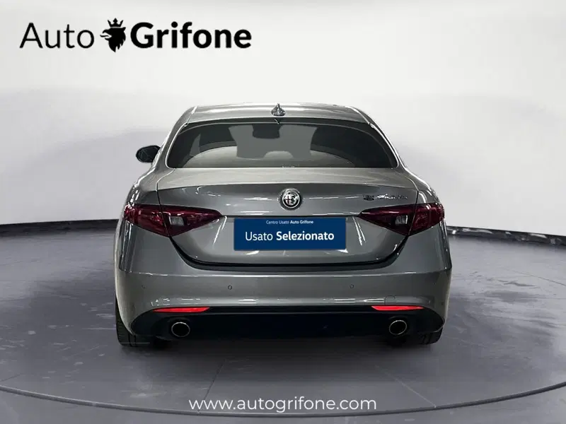 Alfa Romeo Giulia usata a Modena (4)