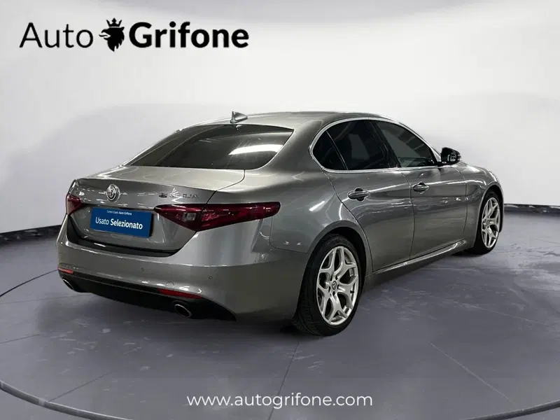 Alfa Romeo Giulia usata a Modena (5)