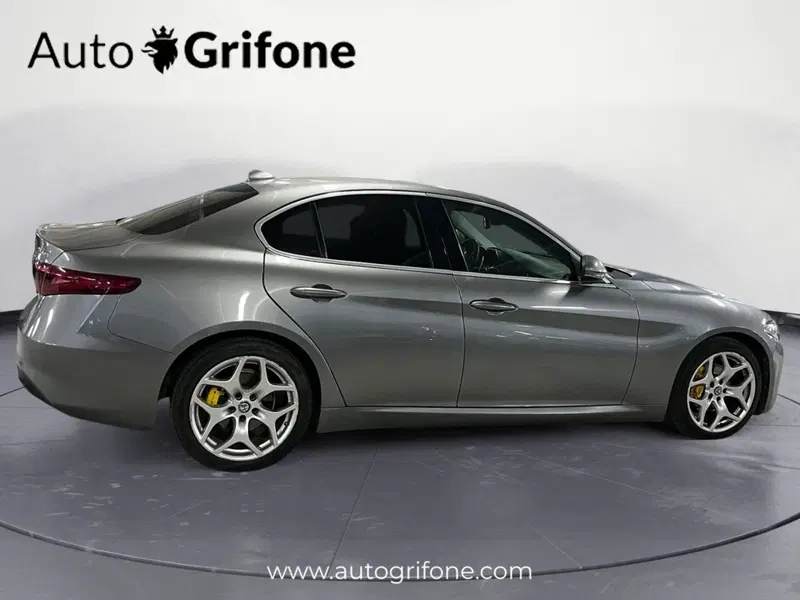 Alfa Romeo Giulia usata a Modena (6)