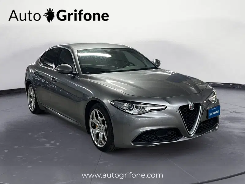 Alfa Romeo Giulia usata a Modena (7)