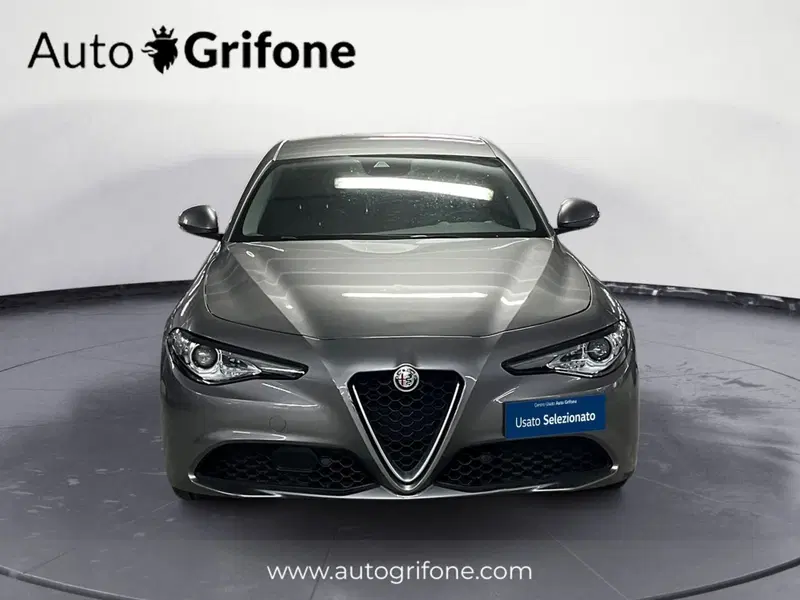 Alfa Romeo Giulia usata a Modena (8)