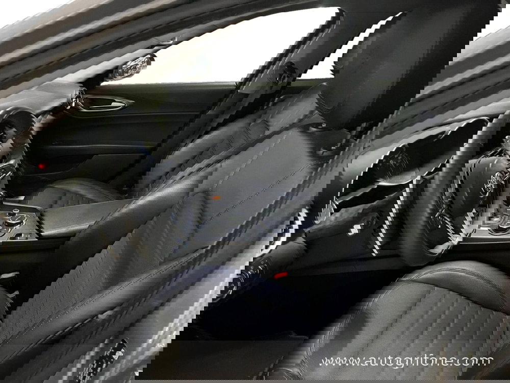 Alfa Romeo Giulia usata a Modena (9)