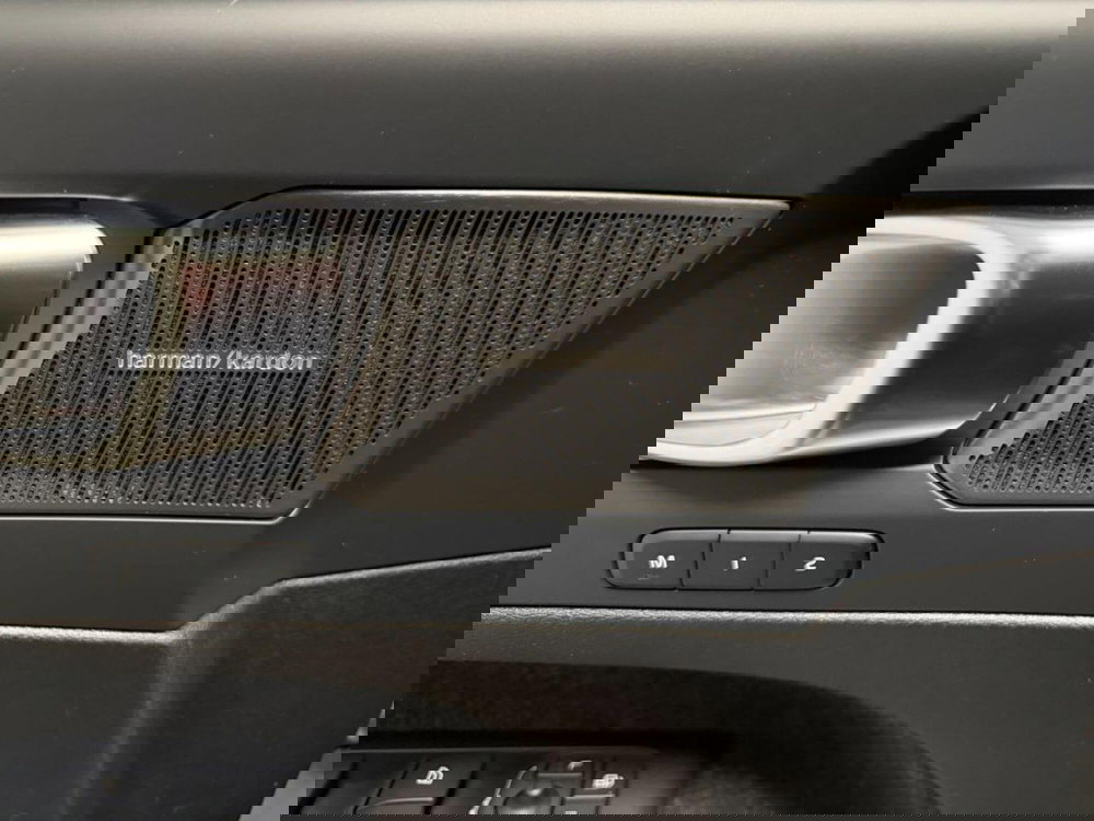 Volvo XC40 usata a Como (15)