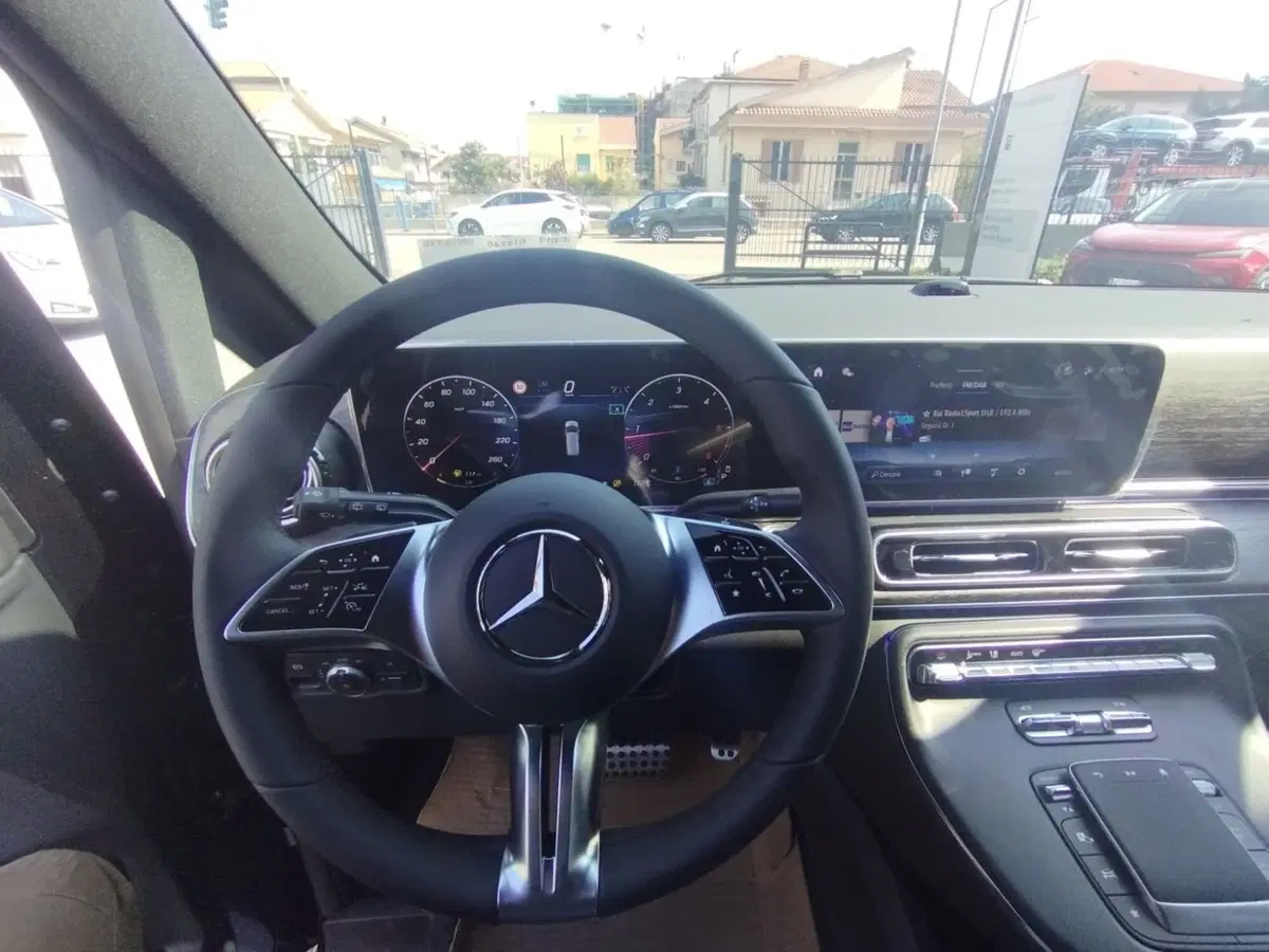 Mercedes-Benz Classe V nuova a Pescara (11)