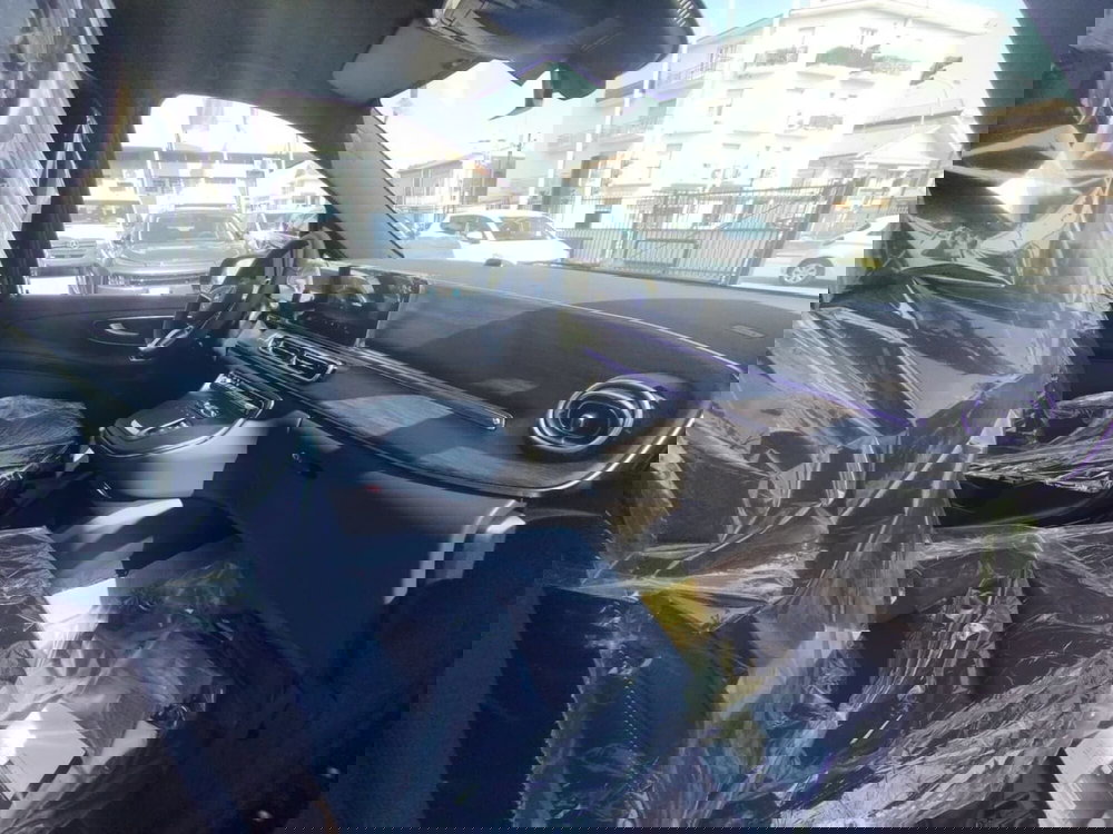 Mercedes-Benz Classe V nuova a Pescara (14)