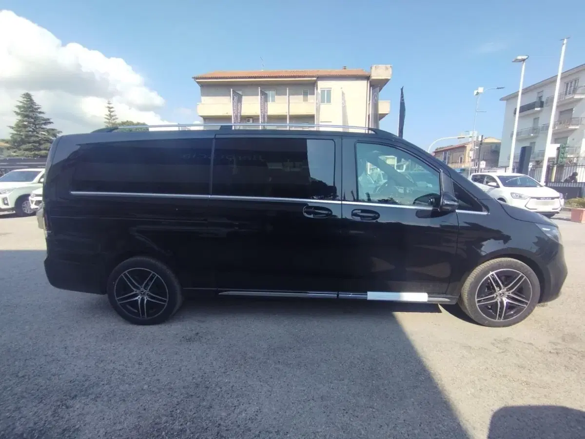 Mercedes-Benz Classe V nuova a Pescara (4)