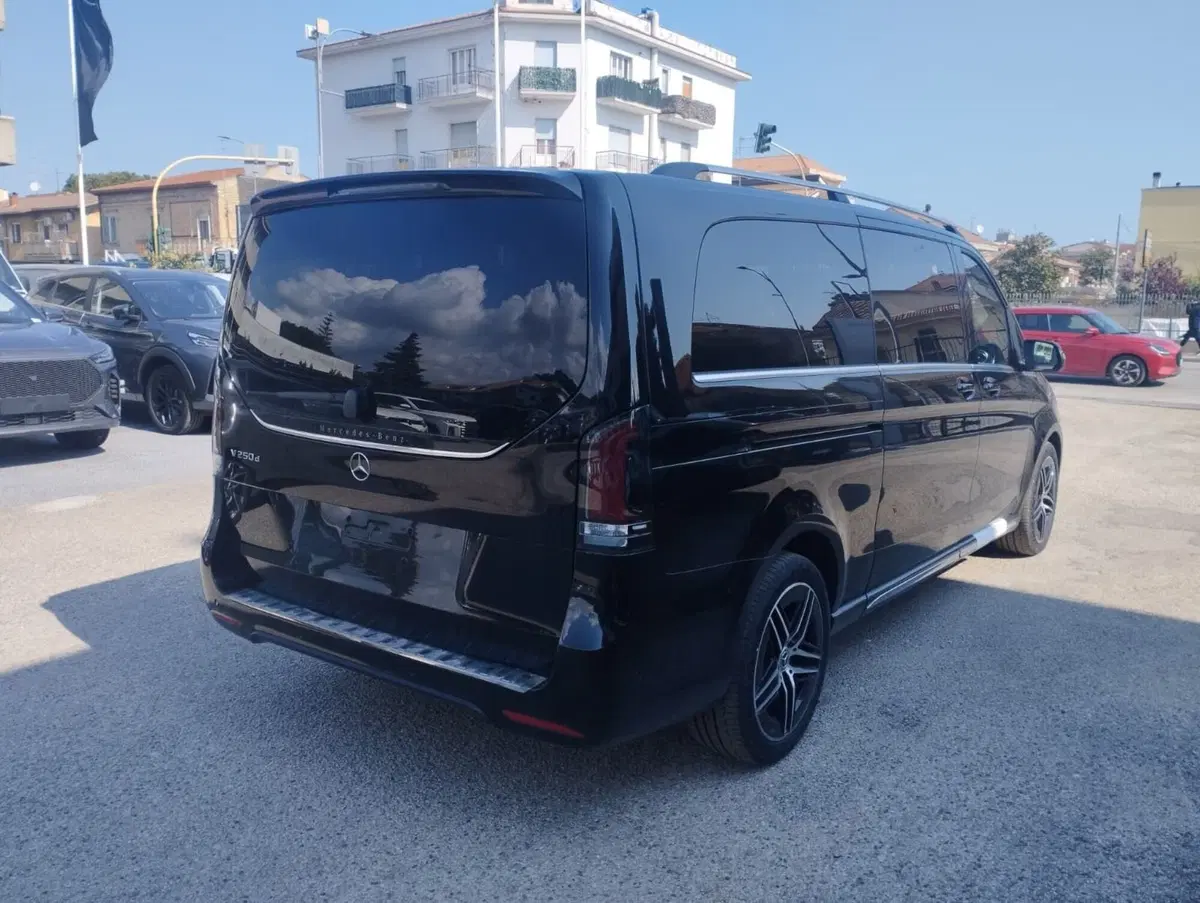 Mercedes-Benz Classe V nuova a Pescara (5)