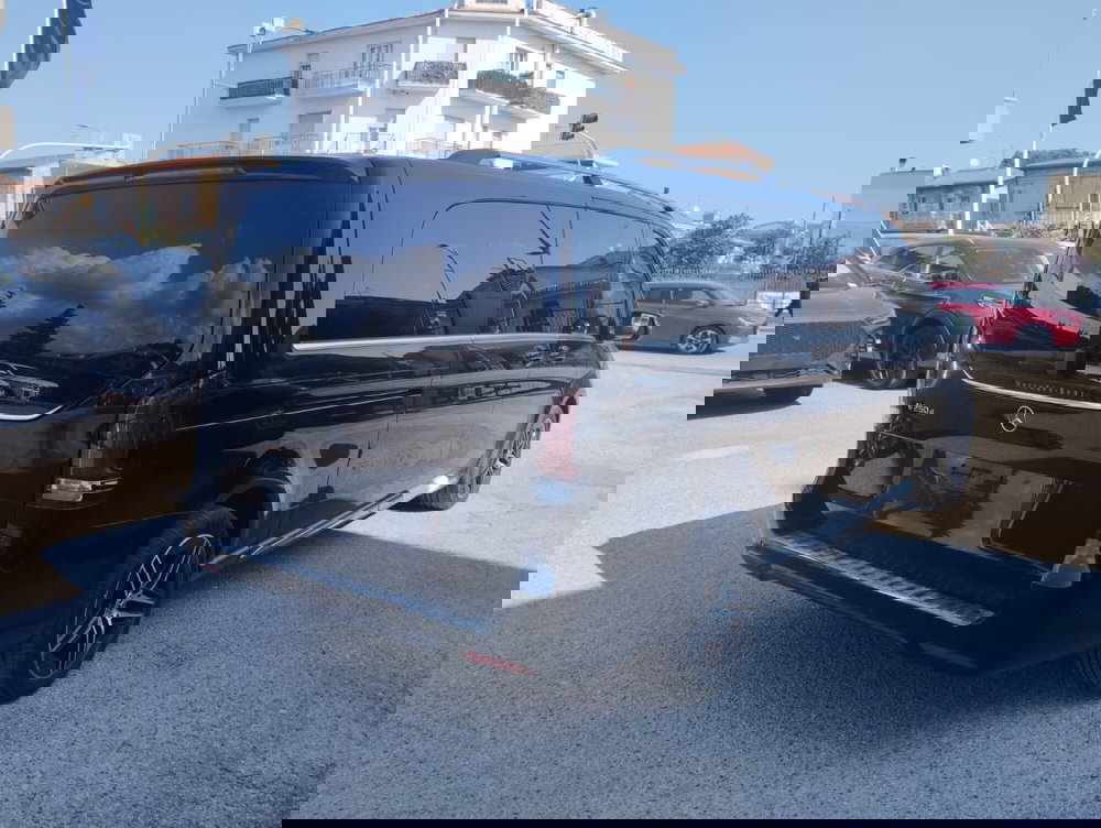 Mercedes-Benz Classe V nuova a Pescara (5)