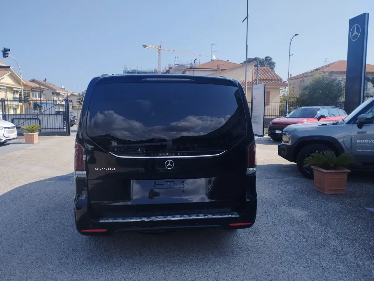 Mercedes-Benz Classe V nuova a Pescara (6)