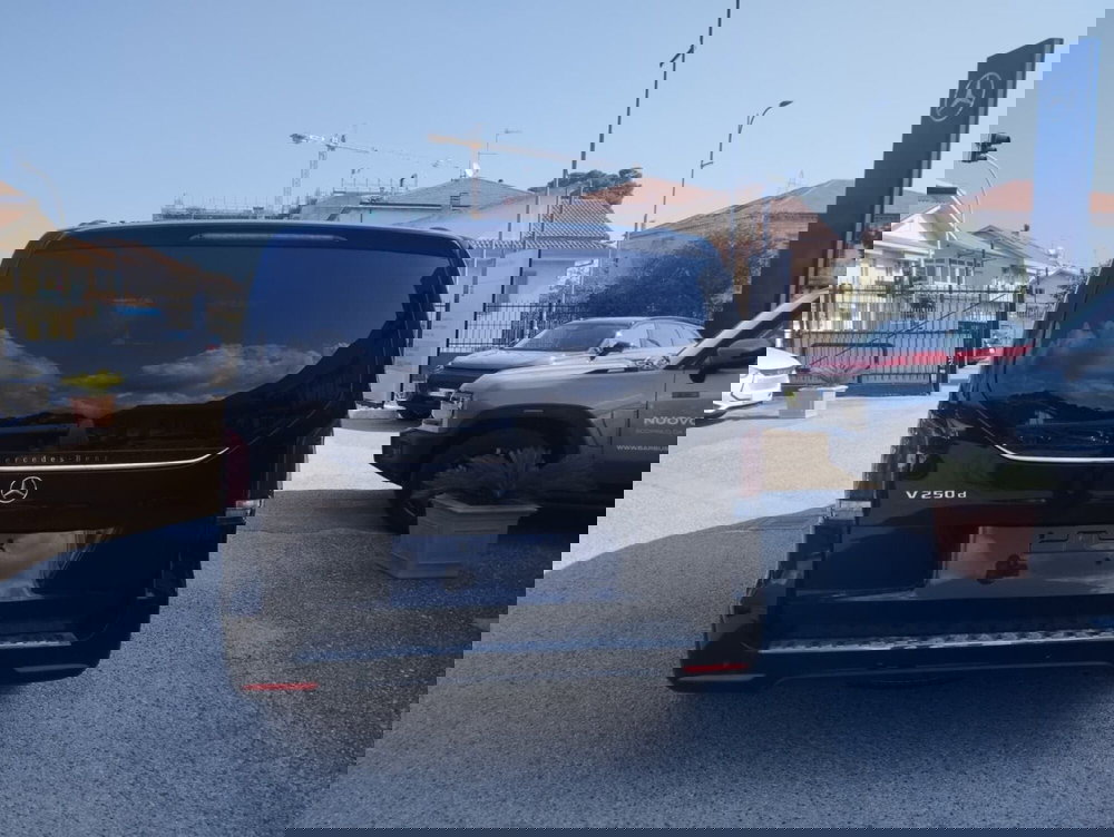 Mercedes-Benz Classe V nuova a Pescara (6)