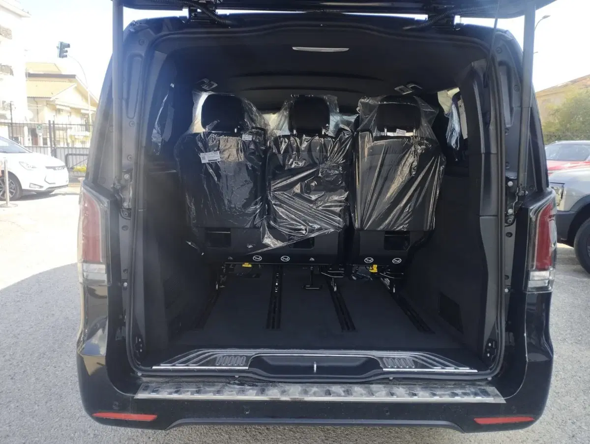 Mercedes-Benz Classe V nuova a Pescara (7)