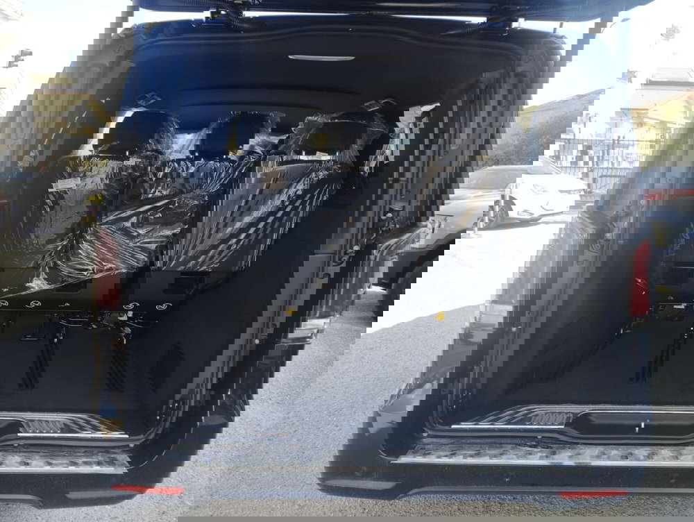 Mercedes-Benz Classe V nuova a Pescara (7)