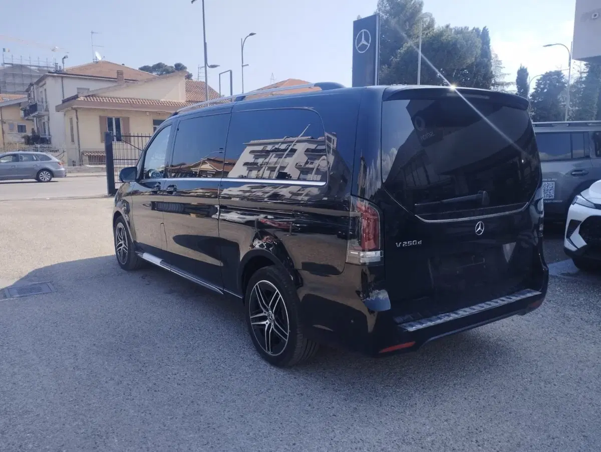 Mercedes-Benz Classe V nuova a Pescara (8)