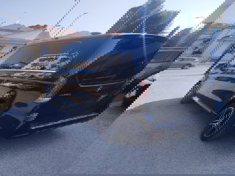 Mercedes-Benz Classe V nuova a Pescara (8)