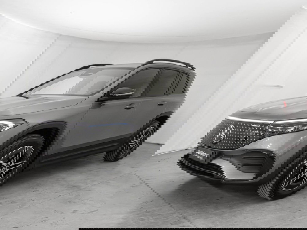 Mercedes-Benz EQB nuova a Macerata