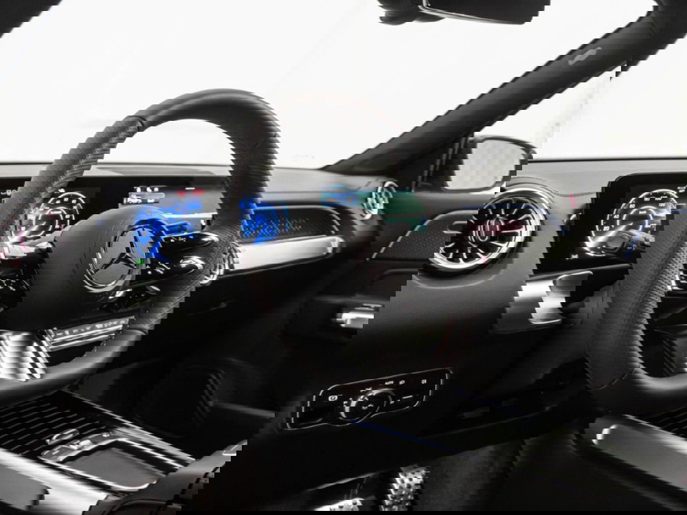 Mercedes-Benz EQB nuova a Macerata (12)