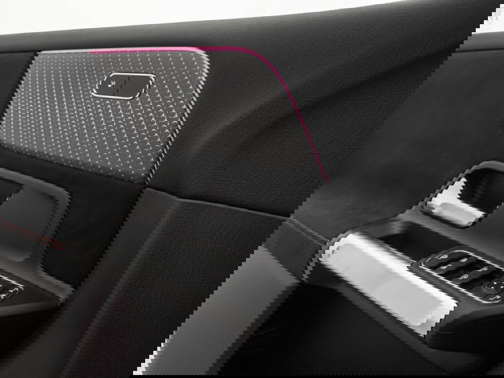 Mercedes-Benz EQB nuova a Macerata (13)