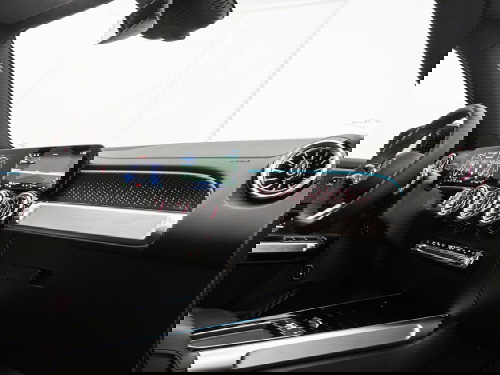 Mercedes-Benz EQB nuova a Macerata (16)