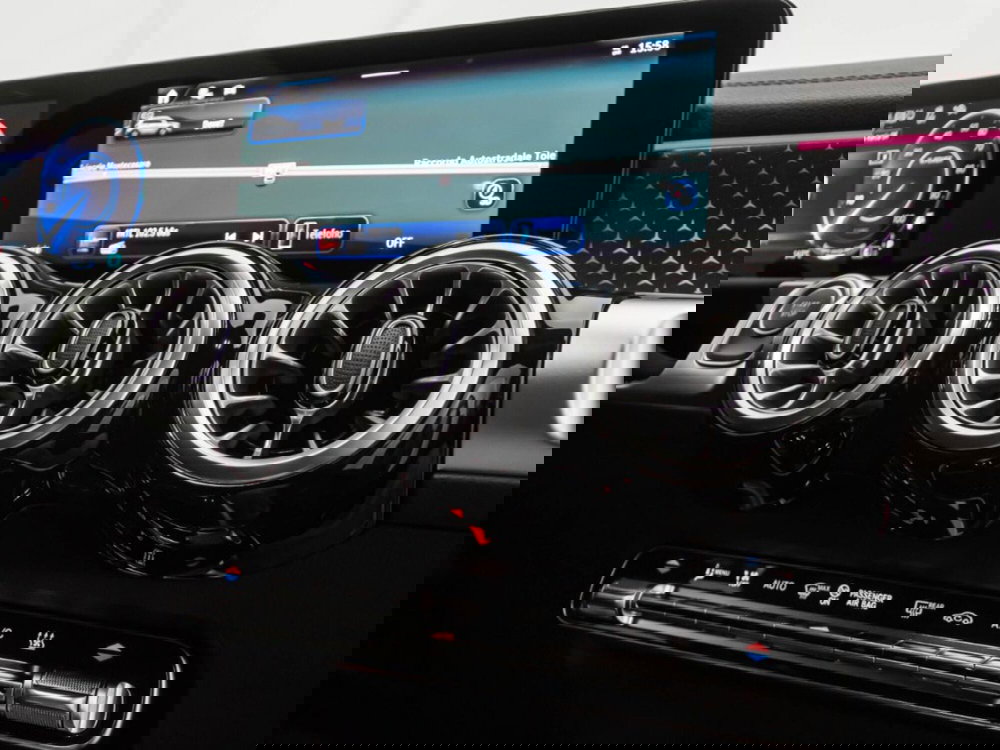 Mercedes-Benz EQB nuova a Macerata (18)