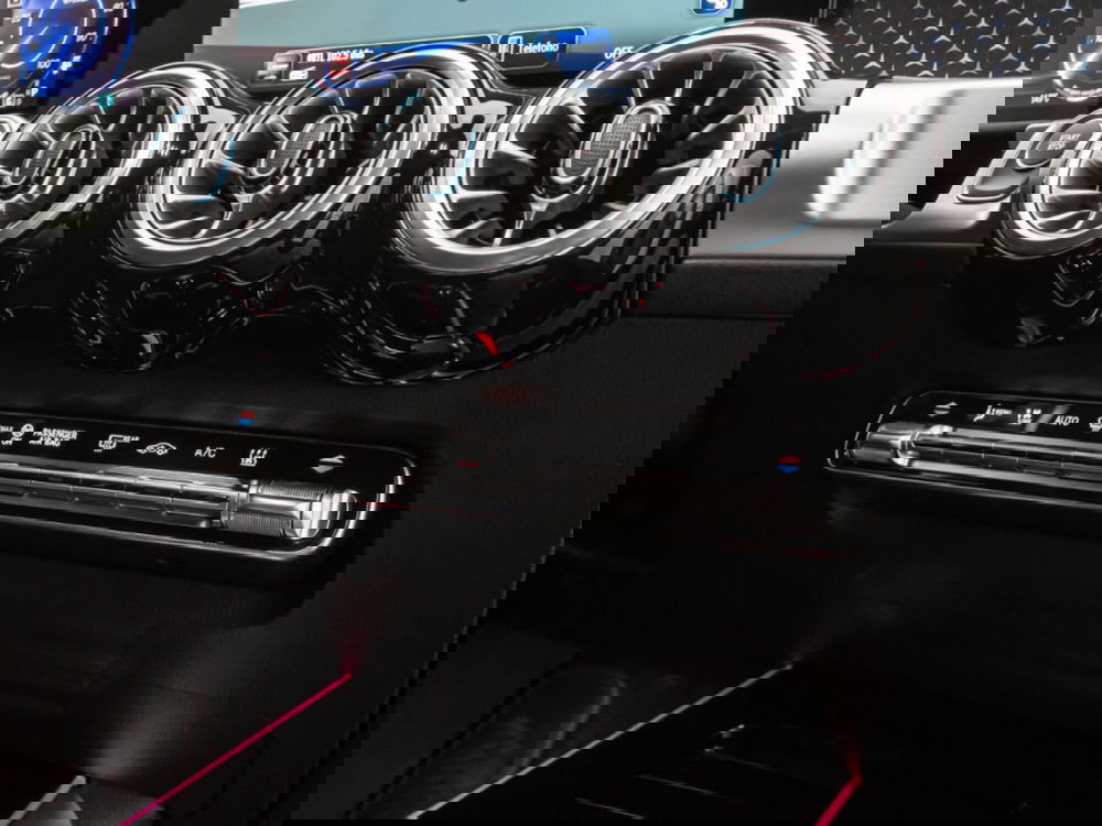 Mercedes-Benz EQB nuova a Macerata (19)