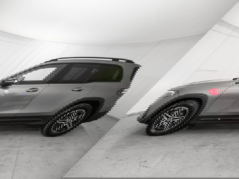 Mercedes-Benz EQB nuova a Macerata (5)