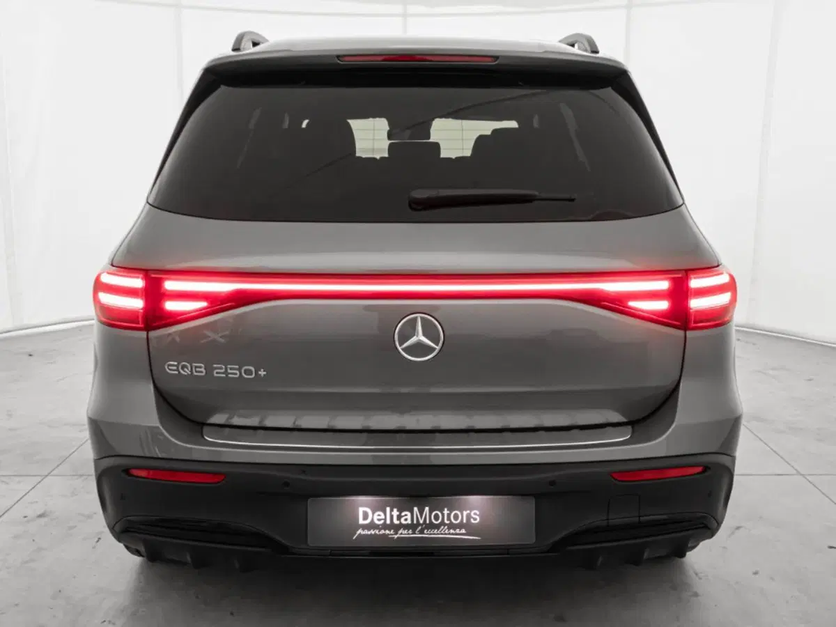Mercedes-Benz EQB nuova a Macerata (7)