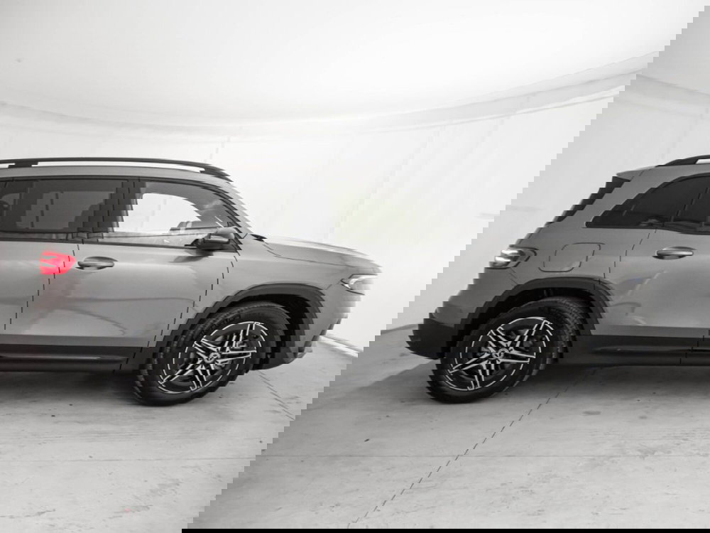 Mercedes-Benz EQB nuova a Macerata (9)