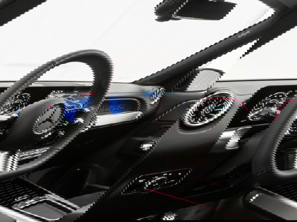 Mercedes-Benz EQB nuova a Macerata (12)