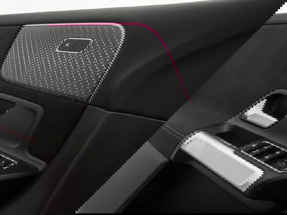 Mercedes-Benz EQB nuova a Macerata (13)