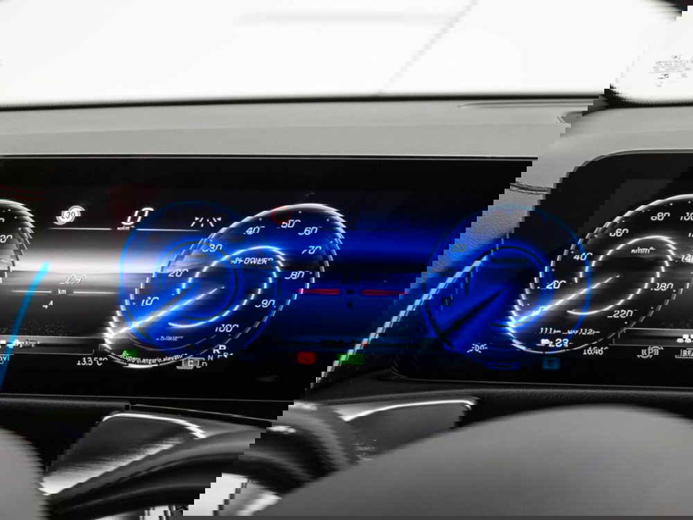 Mercedes-Benz EQB nuova a Macerata (14)