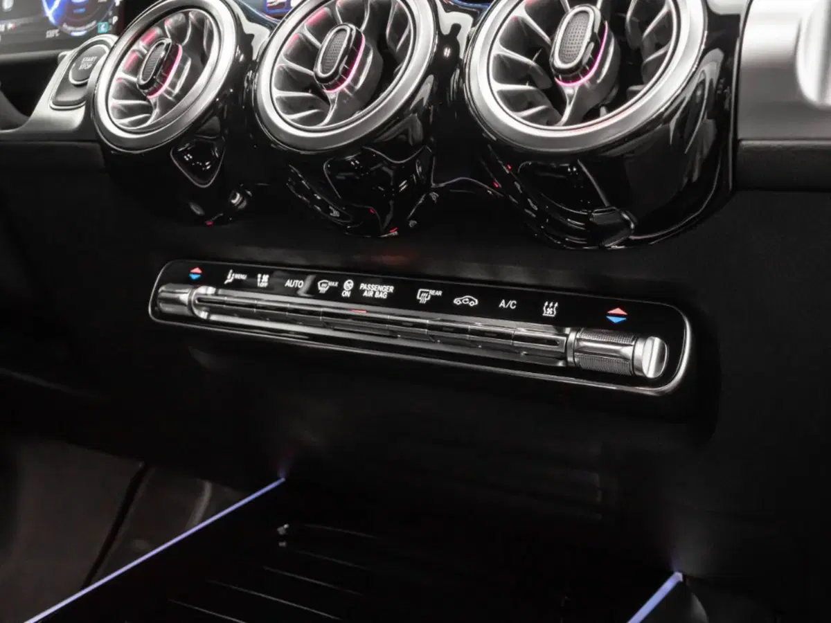 Mercedes-Benz EQB nuova a Macerata (19)