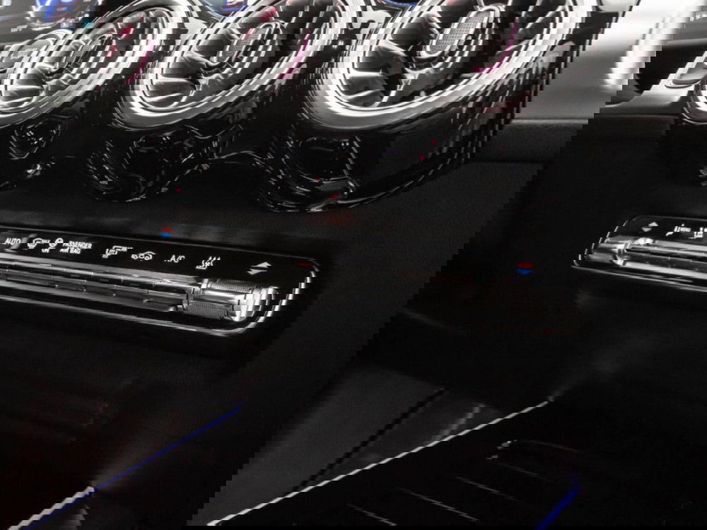 Mercedes-Benz EQB nuova a Macerata (19)