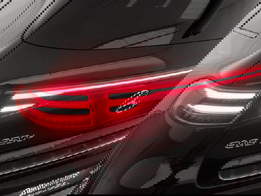 Mercedes-Benz EQB nuova a Macerata (6)