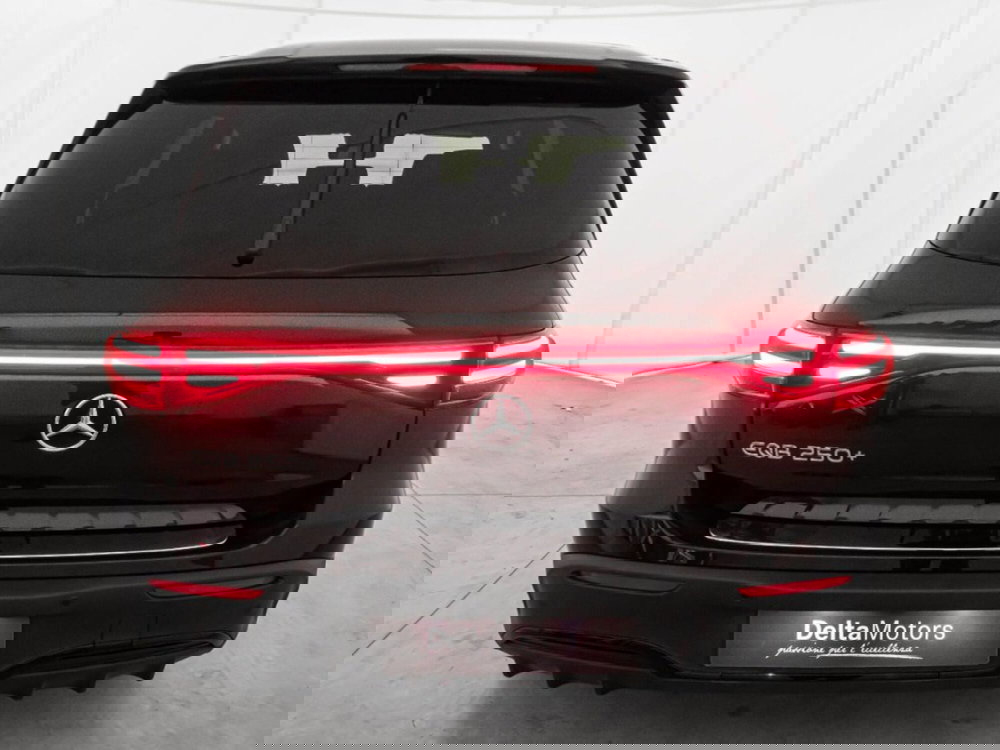 Mercedes-Benz EQB nuova a Macerata (7)