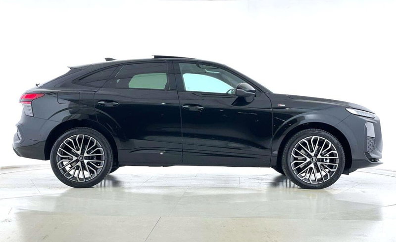 Audi Q3 Sportback nuova a Perugia (5)