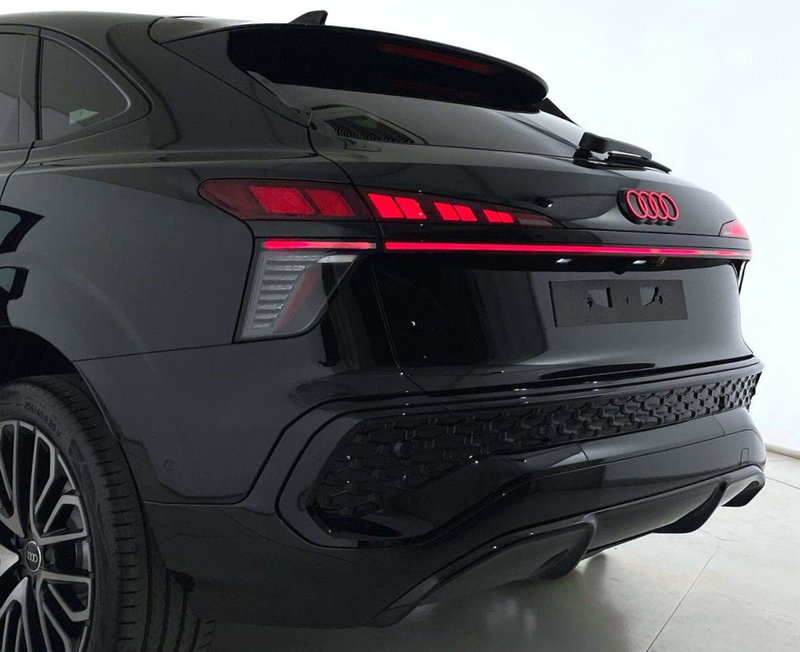 Audi Q3 Sportback nuova a Perugia (10)