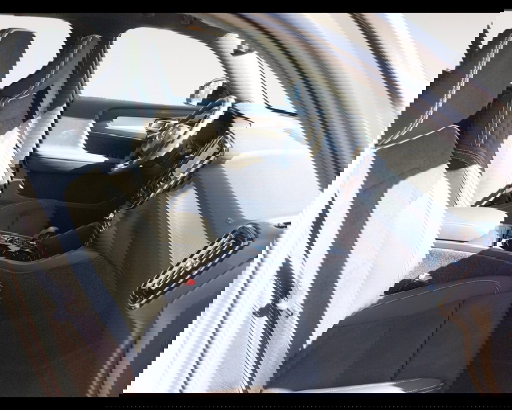 Volvo XC40 nuova a Ravenna (14)