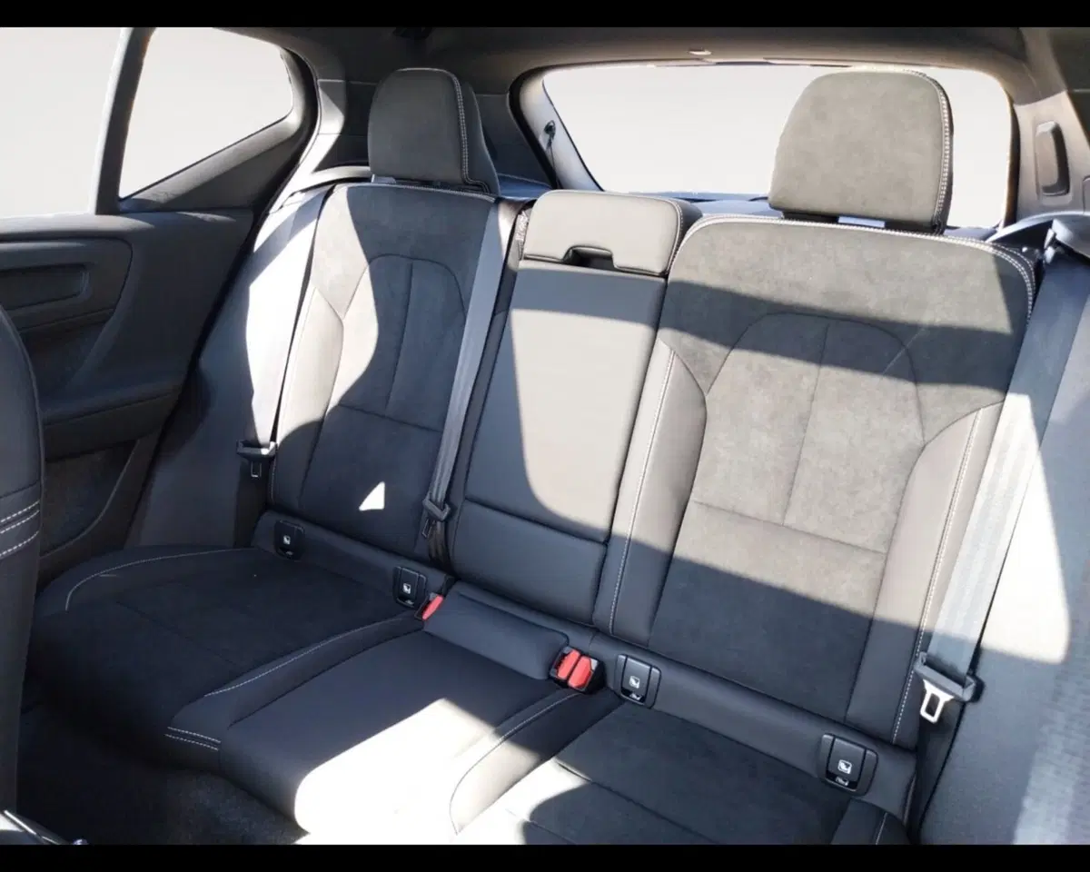 Volvo XC40 nuova a Ravenna (15)