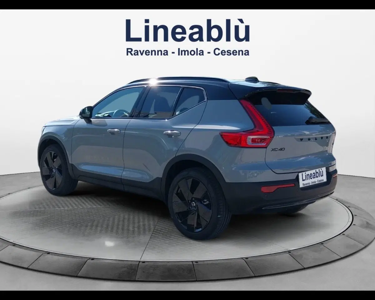 Volvo XC40 nuova a Ravenna (3)